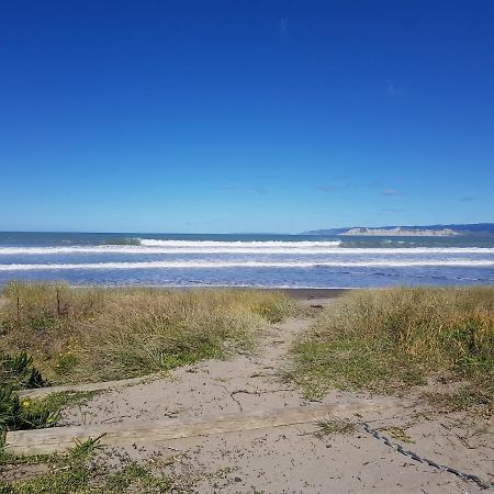 Whispering Sands Beachfront Motel Gisborne Exterior photo