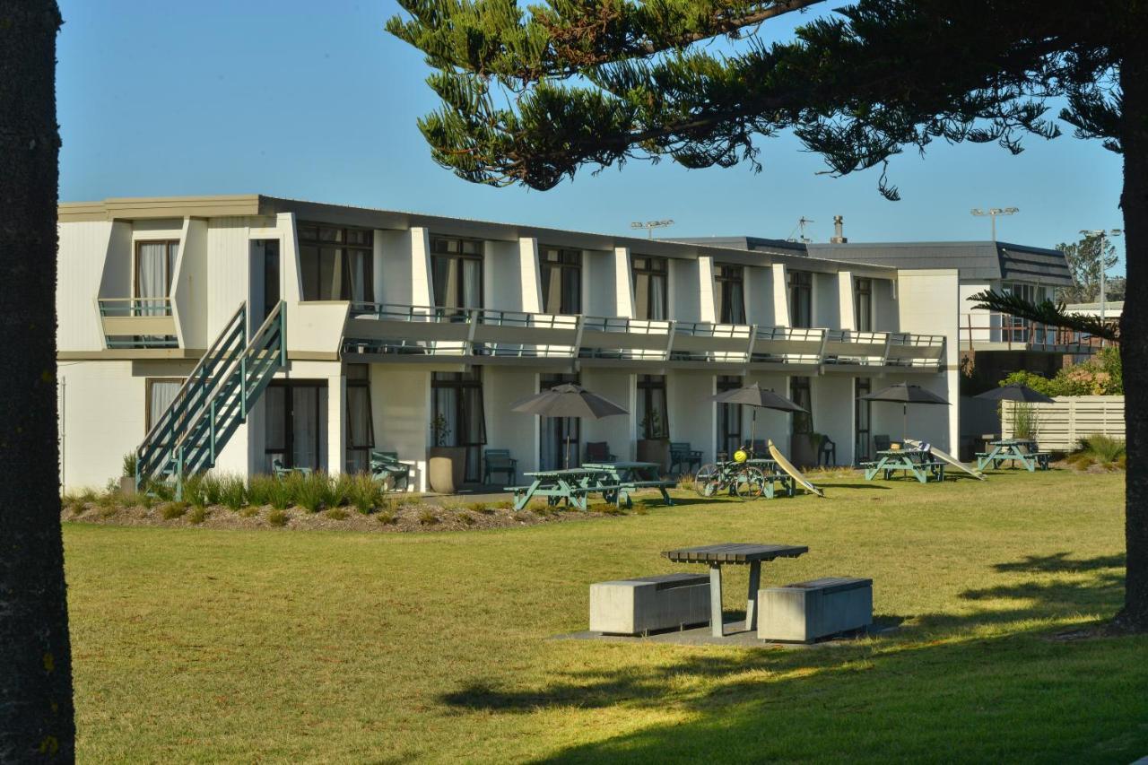 Whispering Sands Beachfront Motel Gisborne Exterior photo